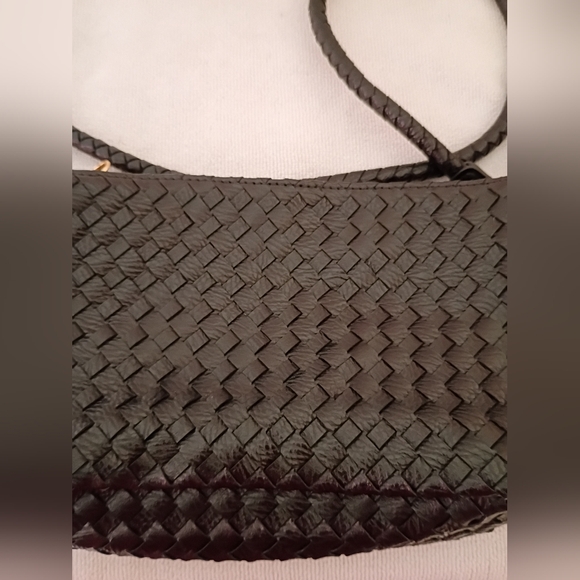 Sondra Roberts Squared Chic Black With Gold Accents Woven Purse. - Picture 4 of 12